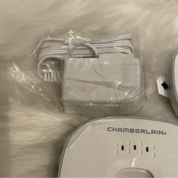 NWOT Chamberlain Smart Garage Control - Picture 6 of 8
